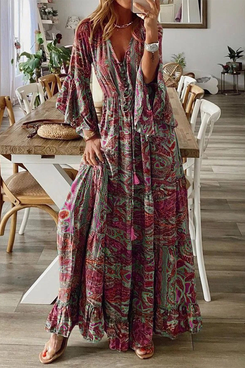Boho-Kleid mit V-Ausschnitt und ausgestellten Trompetenärmeln