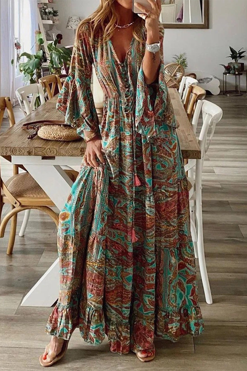 Boho-Kleid mit V-Ausschnitt und ausgestellten Trompetenärmeln