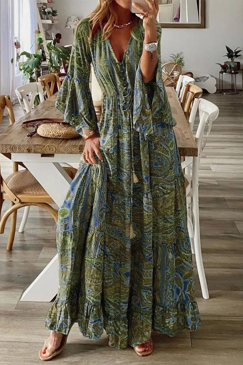 Boho-Kleid mit V-Ausschnitt und ausgestellten Trompetenärmeln
