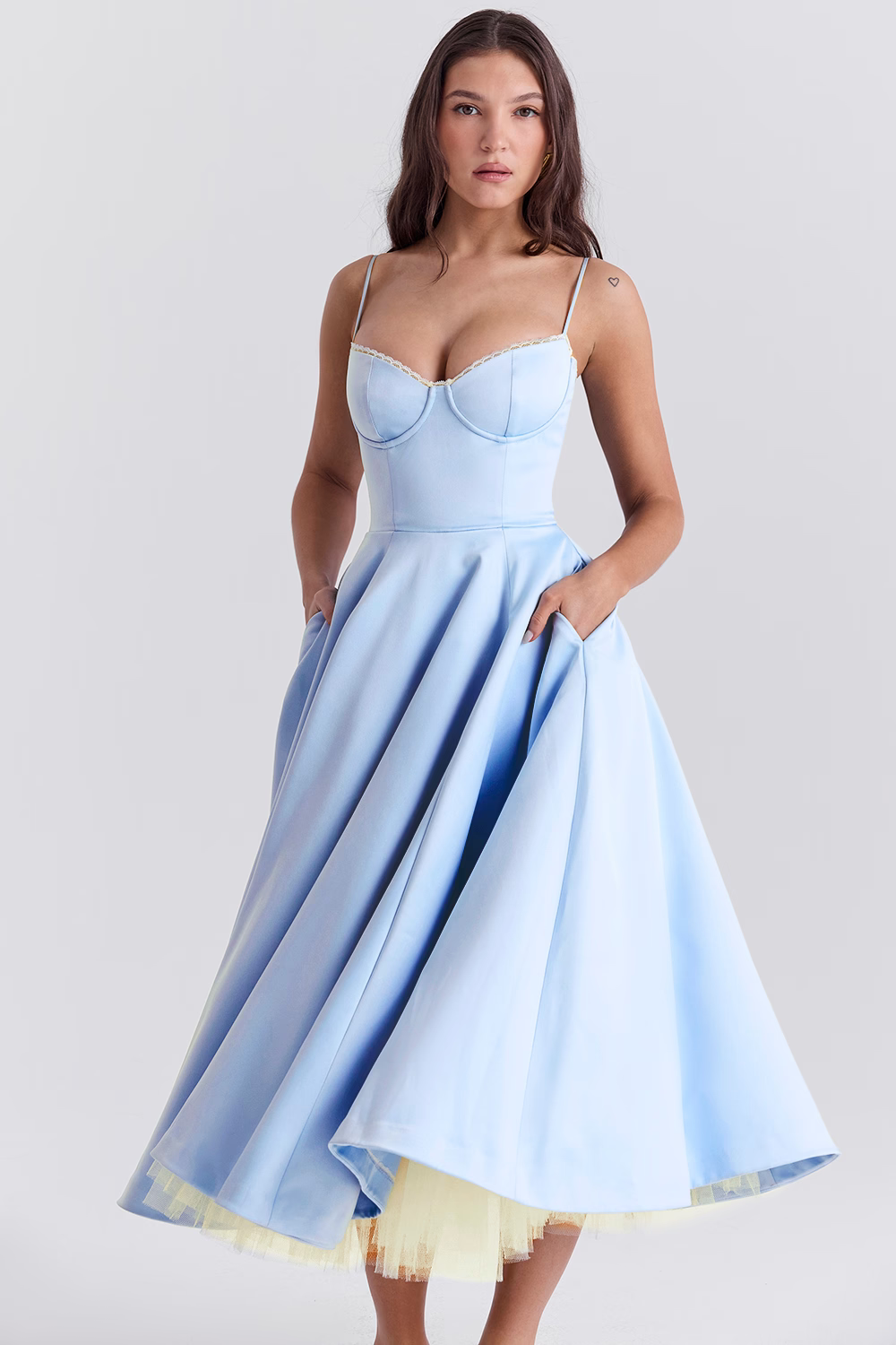 Elegantes und Figurbetonendes Damenkleid