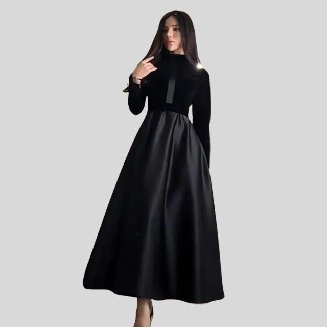 Elegantes Turtleneck-Kleid aus Samt mit ausgestelltem Saum