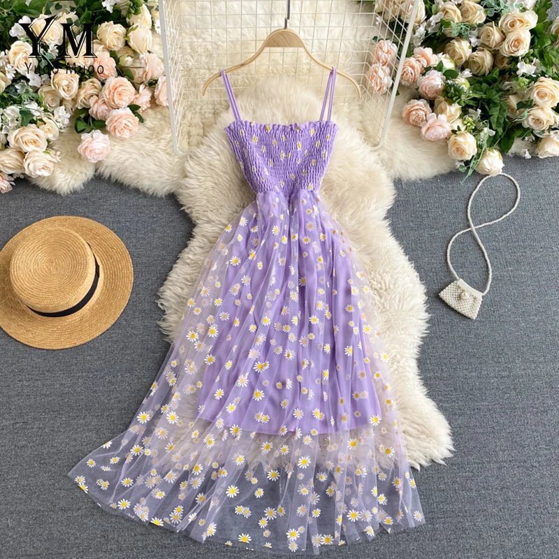 Sommerkleid für Damen mit Blumen- und Margeritenmuster und Spaghetti-Trägern
